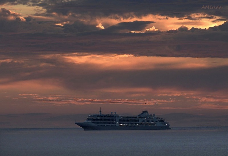 Crucero a la puesta de sol